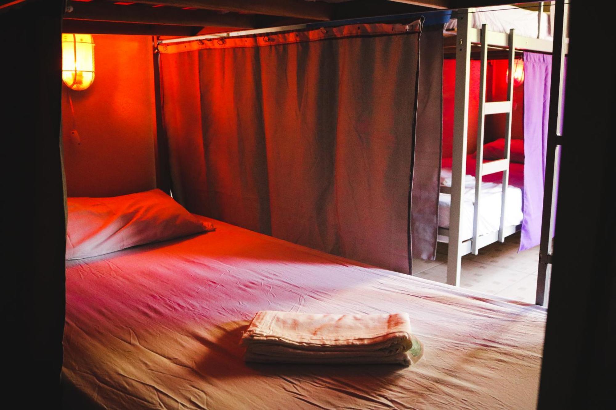 Casa Da Cacaia E Do Henrique Hostel