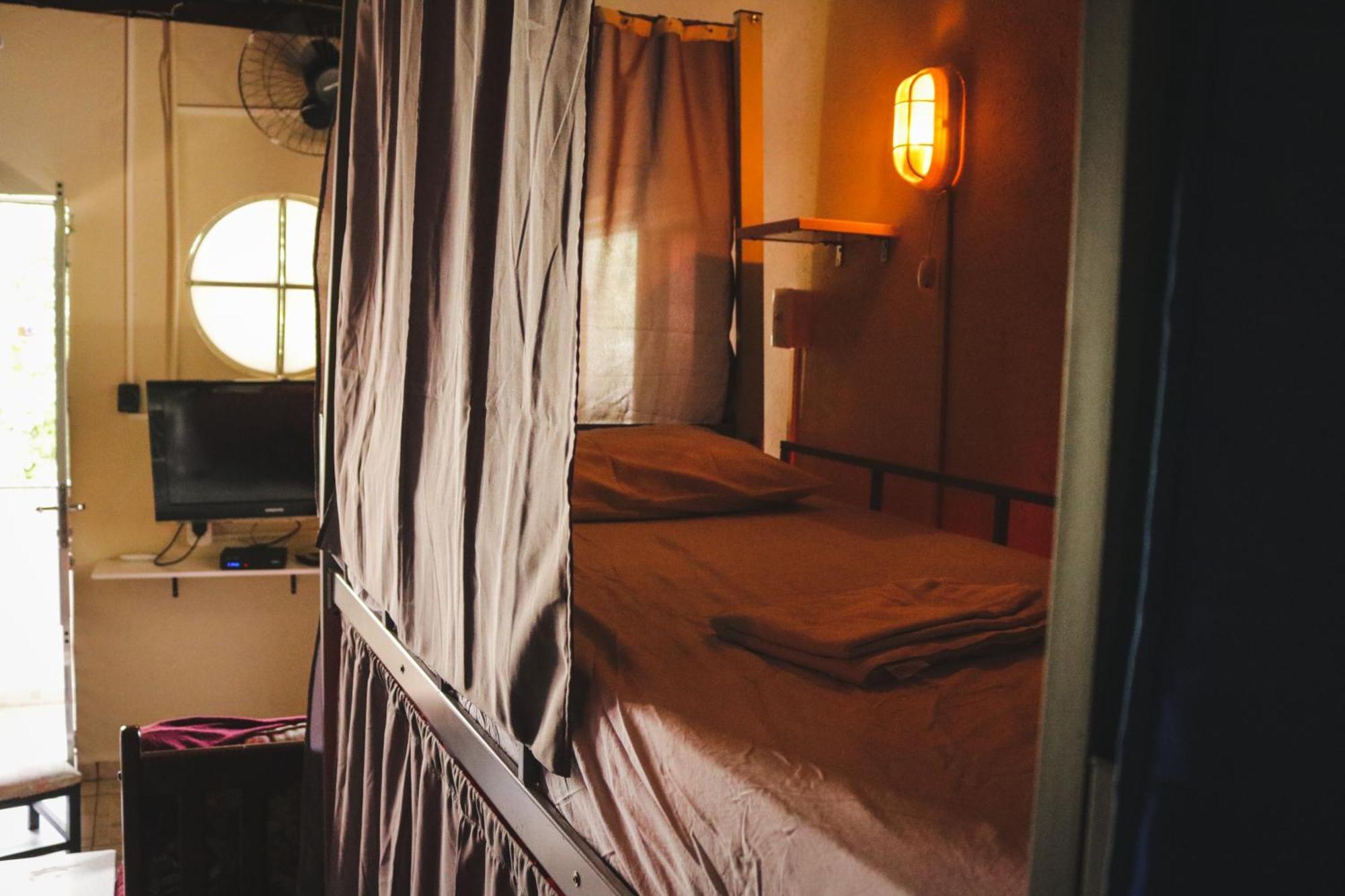 Casa Da Cacaia E Do Henrique Hostel